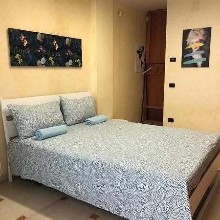 Rue Ragusa #1b Howme